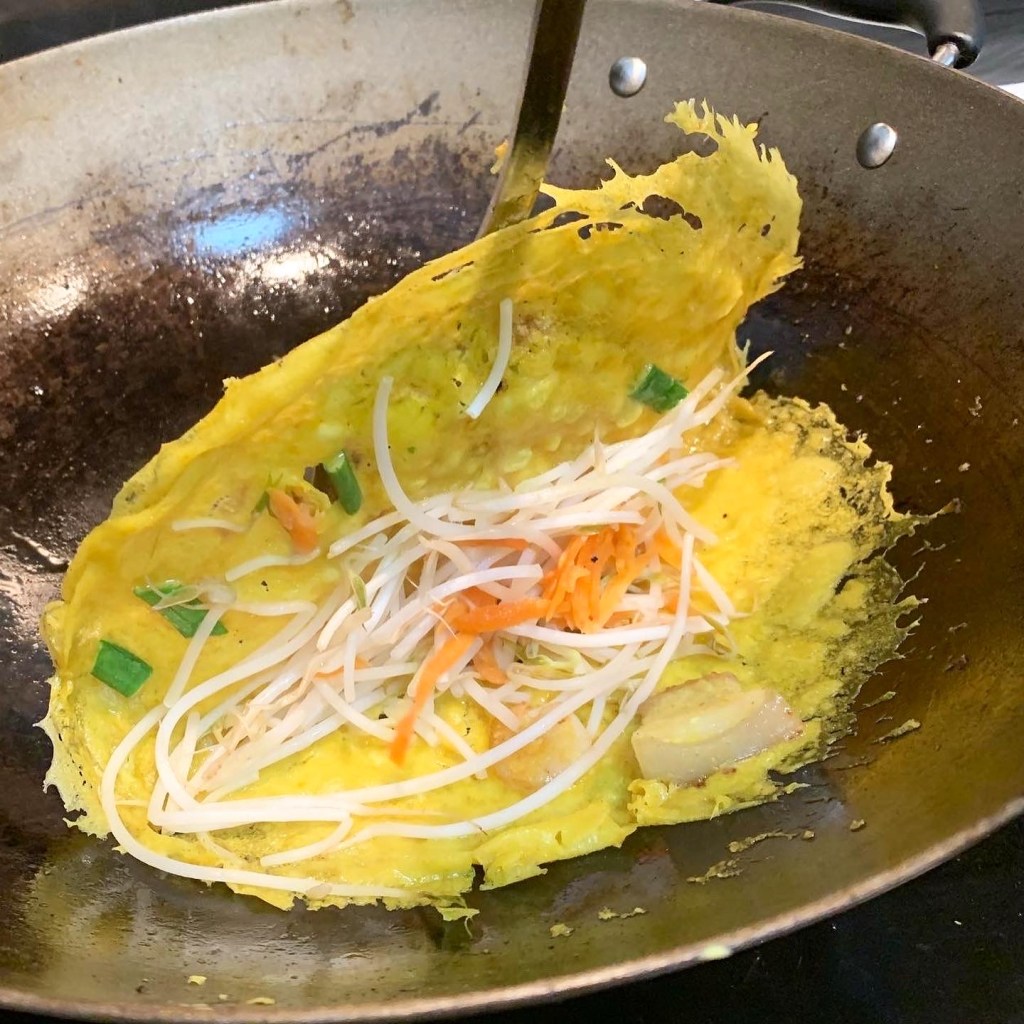 Vietnamese crispy pancakes photo